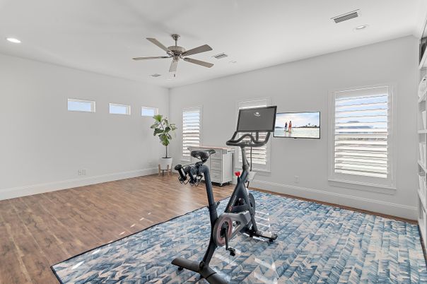 Fitness Equipment, Interior, Recessed Lighting, Wood Texture Flooring