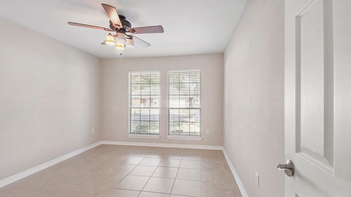 Empty room, Interior