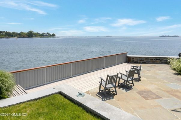 Exterior, Lake