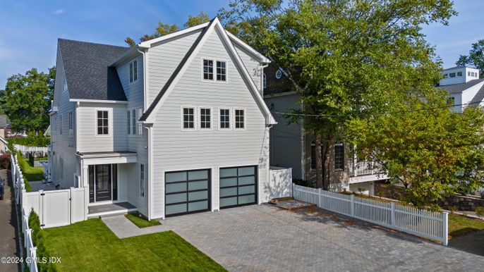 Attached, Exterior, Facade, Farmhouse