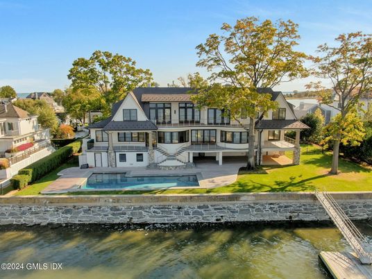 Exterior, Lake