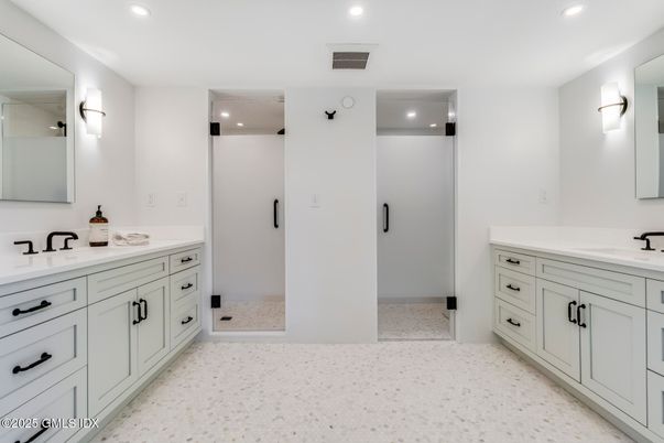 Bathroom, Dual Sink Vanities, Interior, Recessed Lighting