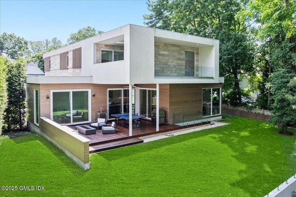 Backyard, Exterior, Facade, Modern