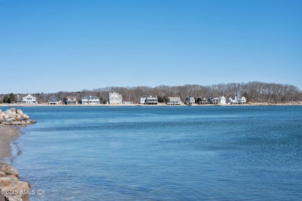 Exterior, Lake