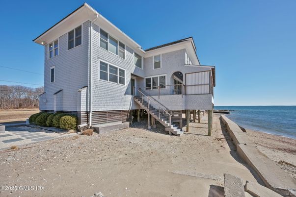 Exterior, Lake