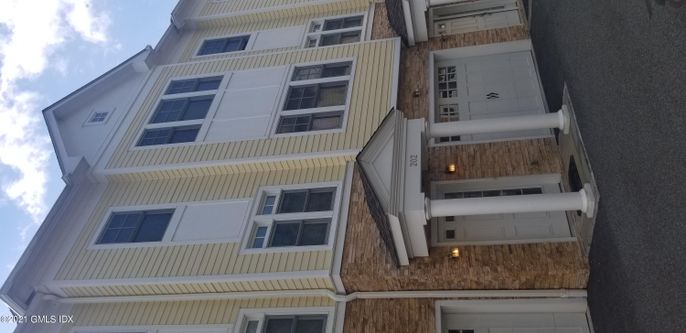 Exterior, Facade, Rowhouse