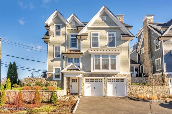 Attached, Exterior, Facade, Queen Anne Victorian