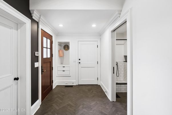 Interior, Recessed Lighting, Wood Texture Flooring