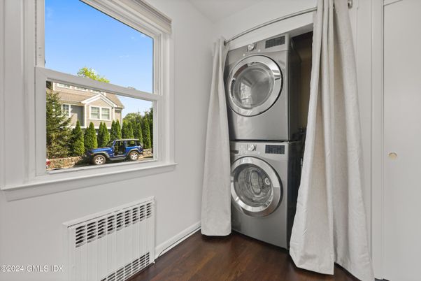 Interior, Utility Closets, Washer, Wood Texture Flooring