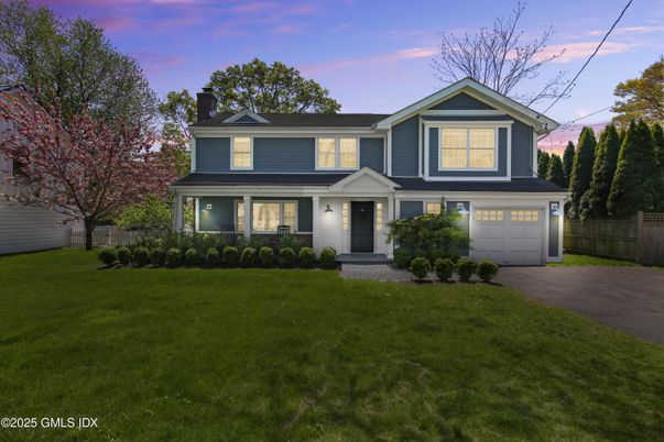 Attached, Exterior, Facade, American Craftsman