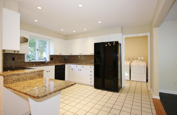 Interior, Kitchen, Recessed Lighting, Washer