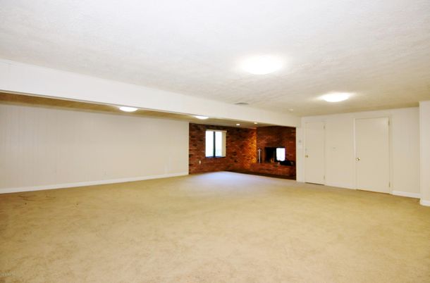 Empty room, Interior, Recessed Lighting, Stone Walls