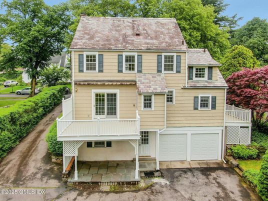 Attached, Exterior, Facade, Rowhouse