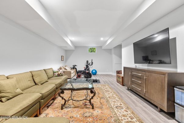 Fitness Equipment, Interior, Living room, Recessed Lighting, Wood Texture Flooring