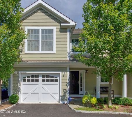 Attached, Exterior, Facade, American Craftsman