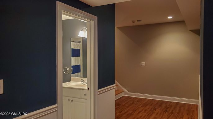 Bathroom, Interior, Recessed Lighting, Wood Texture Flooring