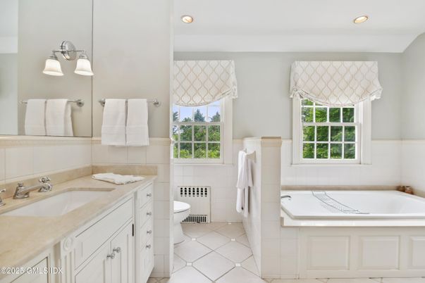 Bathroom, Interior, Recessed Lighting