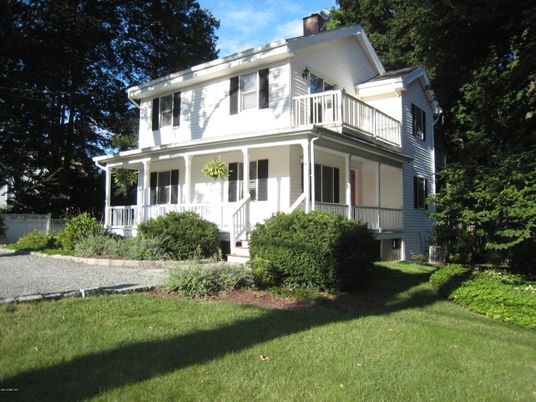 Exterior, Facade, American Foursquare