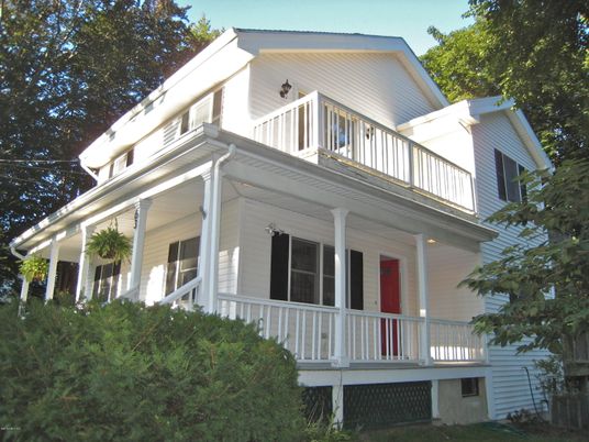 Exterior, Facade, Farmhouse