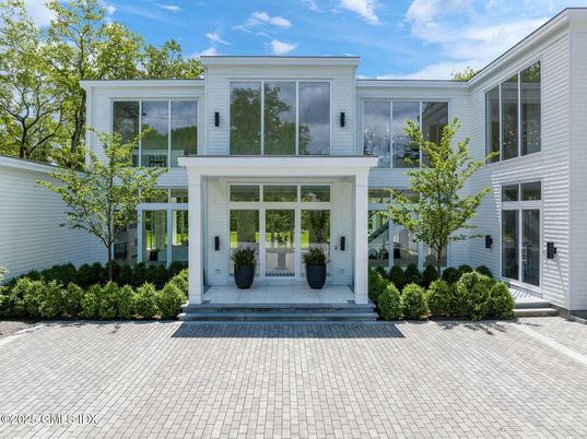 Exterior, Facade, Modern