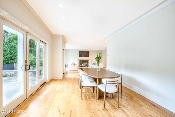 Dining room, Fireplace, Interior, Recessed Lighting, Wood Texture Flooring