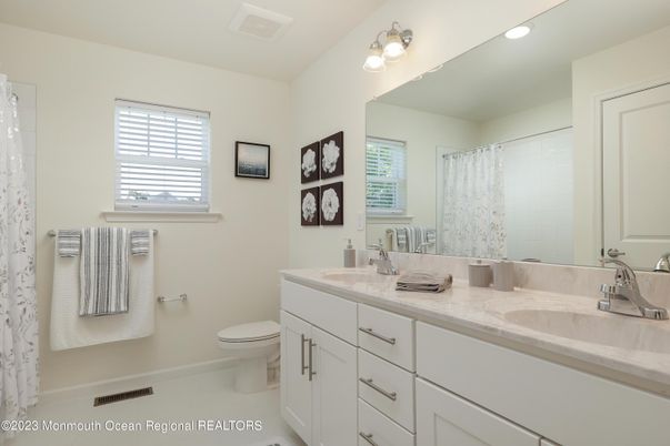 Bathroom, Dual Sink Vanities, Interior, Recessed Lighting