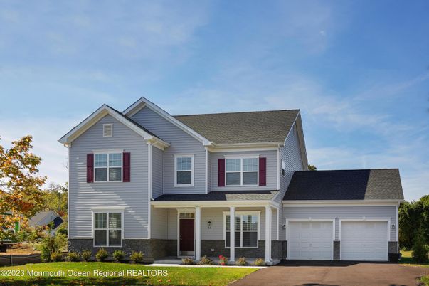 Attached, Exterior, Facade, Farmhouse