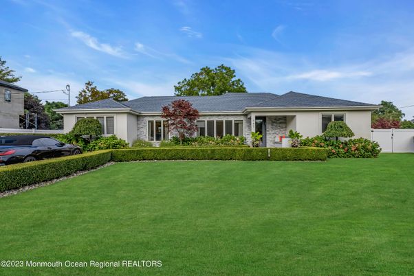 Backyard, Exterior, Facade, Ranch