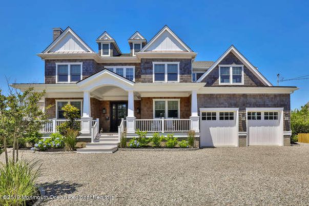 Attached, Exterior, Facade, Farmhouse