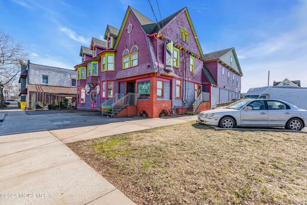 Exterior, Facade, Queen Anne Victorian