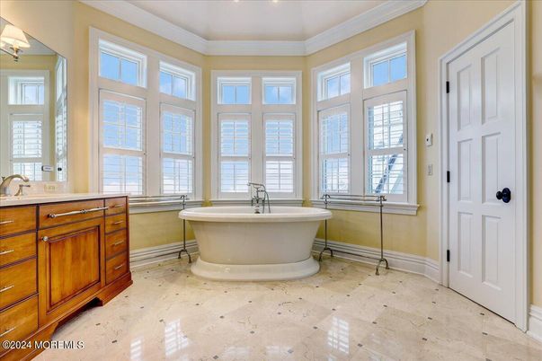 Bathroom, Free Standing Baths, Interior, Recessed Lighting