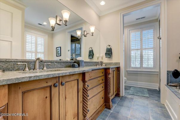 Bathroom, Dual Sink Vanities, Interior, Recessed Lighting