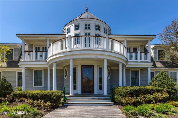 Exterior, Facade, Queen Anne Victorian