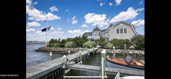 Exterior, Lake