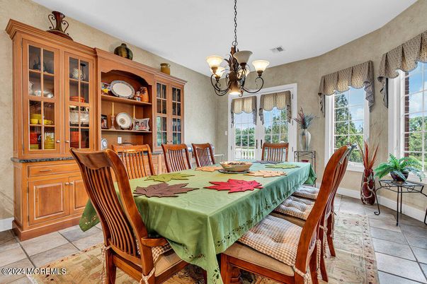 Chandelier, Dining room, Interior, Pendant Lights