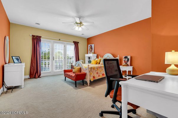 Home Office, Interior
