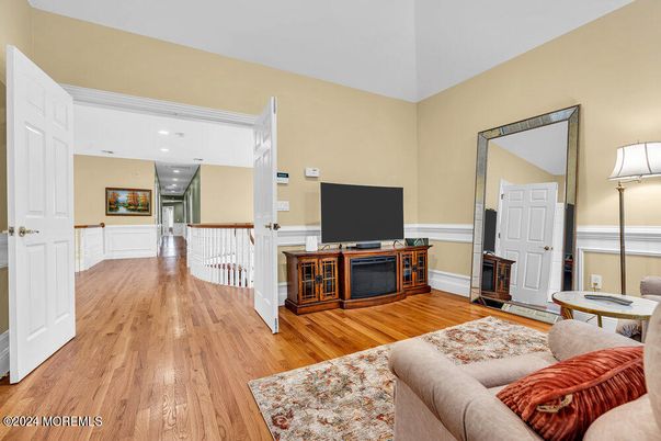 Interior, Living room, Recessed Lighting, Wood Texture Flooring