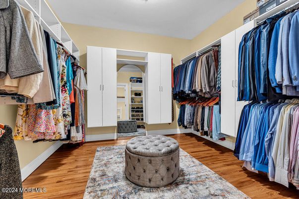 Interior, Walk-in Closets, Wood Texture Flooring