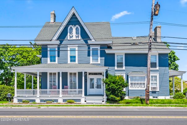 Exterior, Facade, Queen Anne Victorian