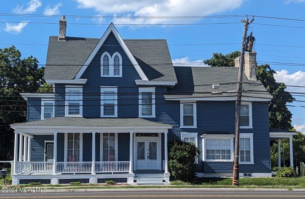 Exterior, Facade, Queen Anne Victorian