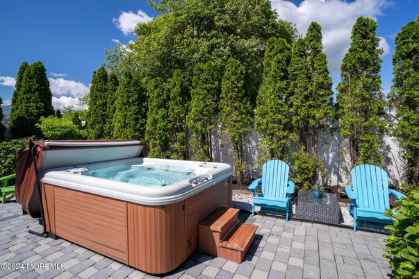 Exterior, Hot Tub