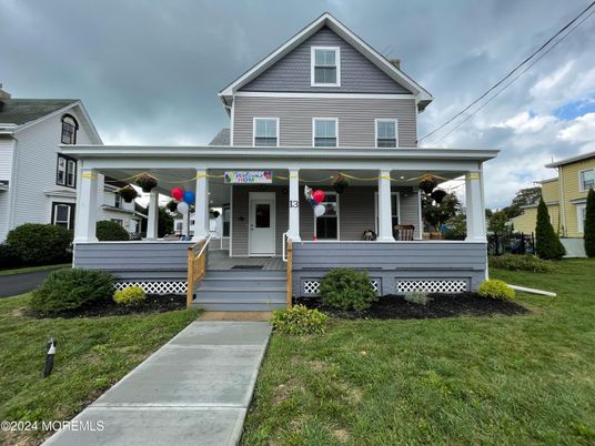Exterior, Facade, Queen Anne Victorian
