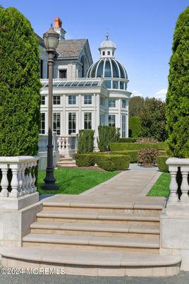 Exterior, Facade, Queen Anne Victorian