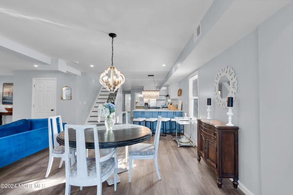 Chandelier, Dining room, Interior, Kitchen, Pendant Lights, Recessed Lighting, Wood Texture Flooring