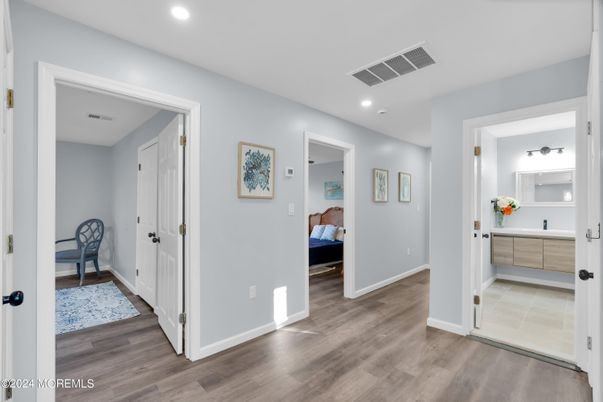 Bathroom, Interior, Recessed Lighting, Wood Texture Flooring