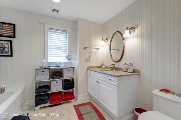 Bathroom, Interior, Recessed Lighting