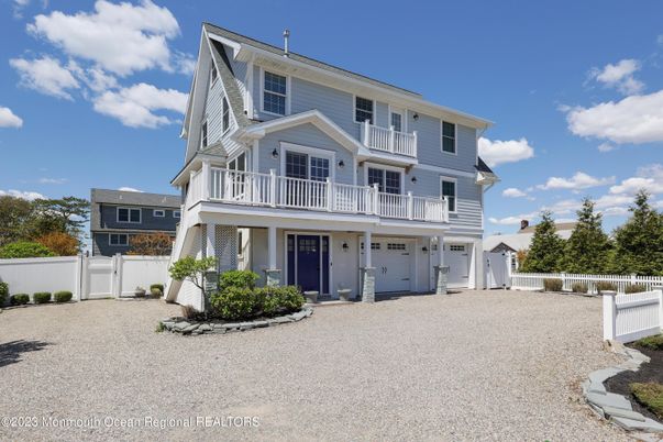 Attached, Exterior, Facade, Farmhouse