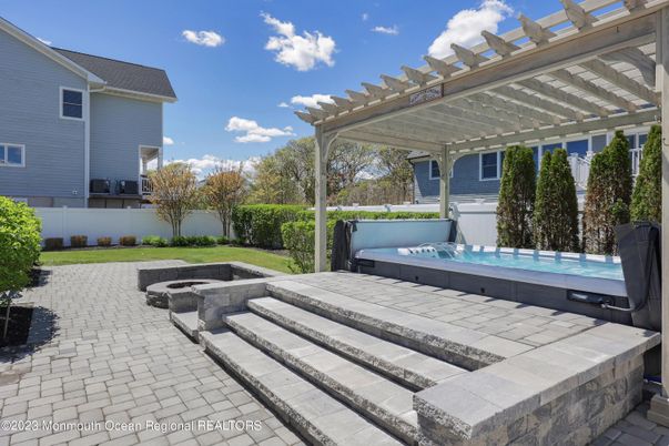 Exterior, Hot Tub