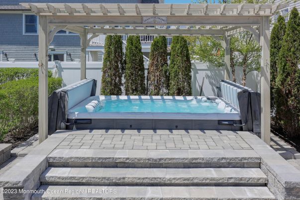 Exterior, Hot Tub