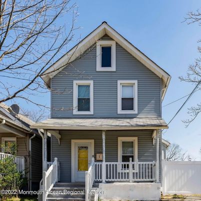 Exterior, Facade, Queen Anne Victorian